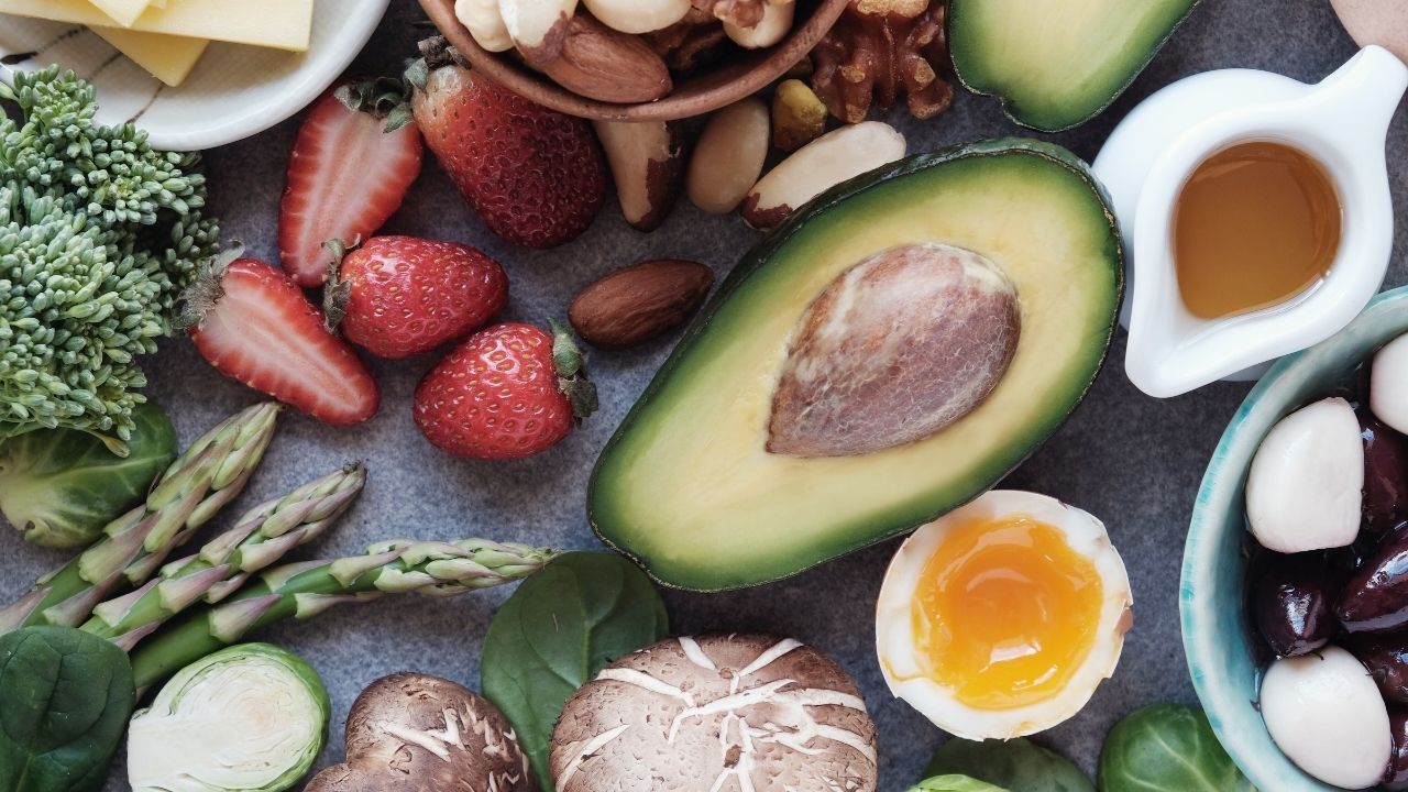  What Are Some Food and Drinks That Can Help You Lose Weight? 